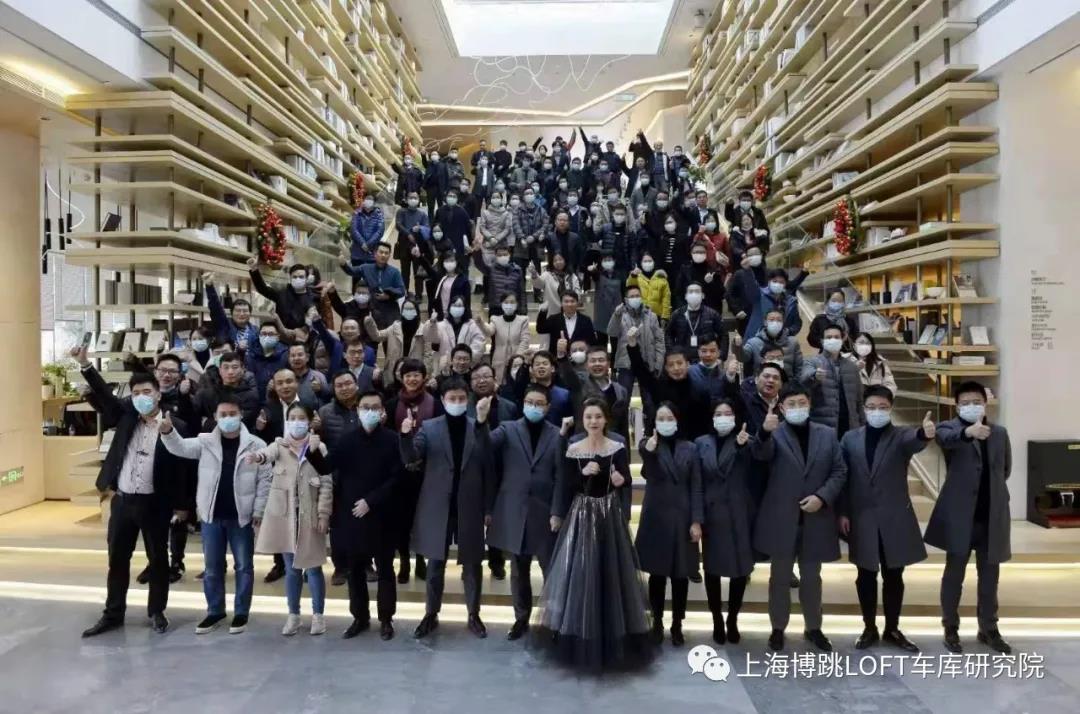 安顺全国一百多人在华侨城汉口道6号参观研讨LOFT专利车库技术！